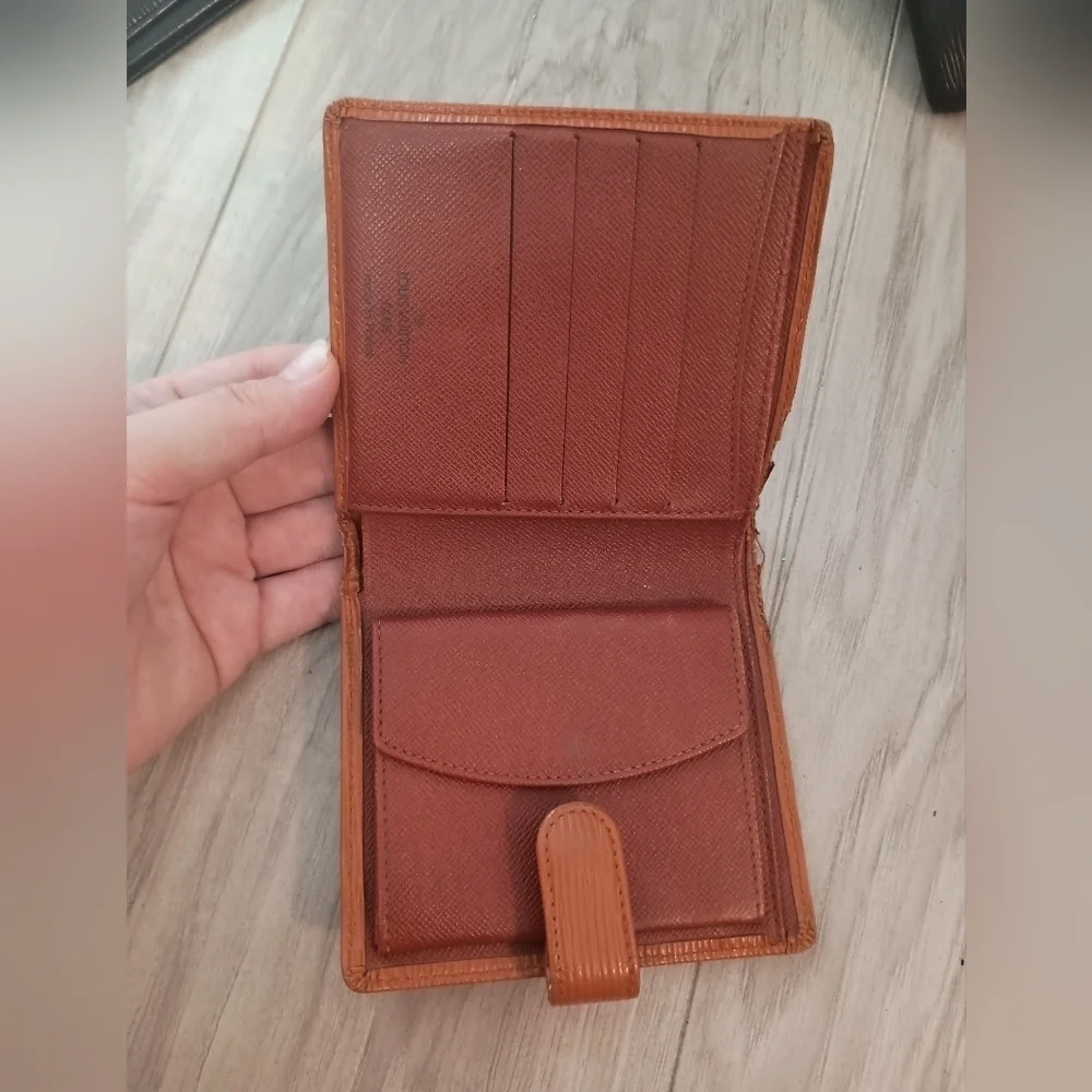 Louis Vuitton CHESNUT BIFOLD W/ Clasp
